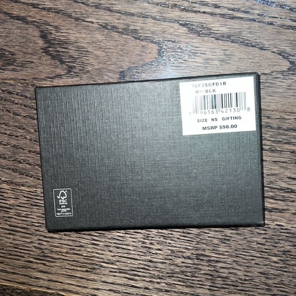 Michael Kors Men Card Case & Keychain Gift Set - Picture 3 of 7